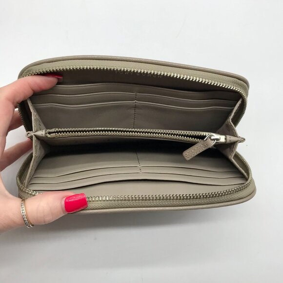 Tory Burch Taupe Patent Leather Britten Slouchy Shoulder Bag With Wallet - Picture 11 of 12